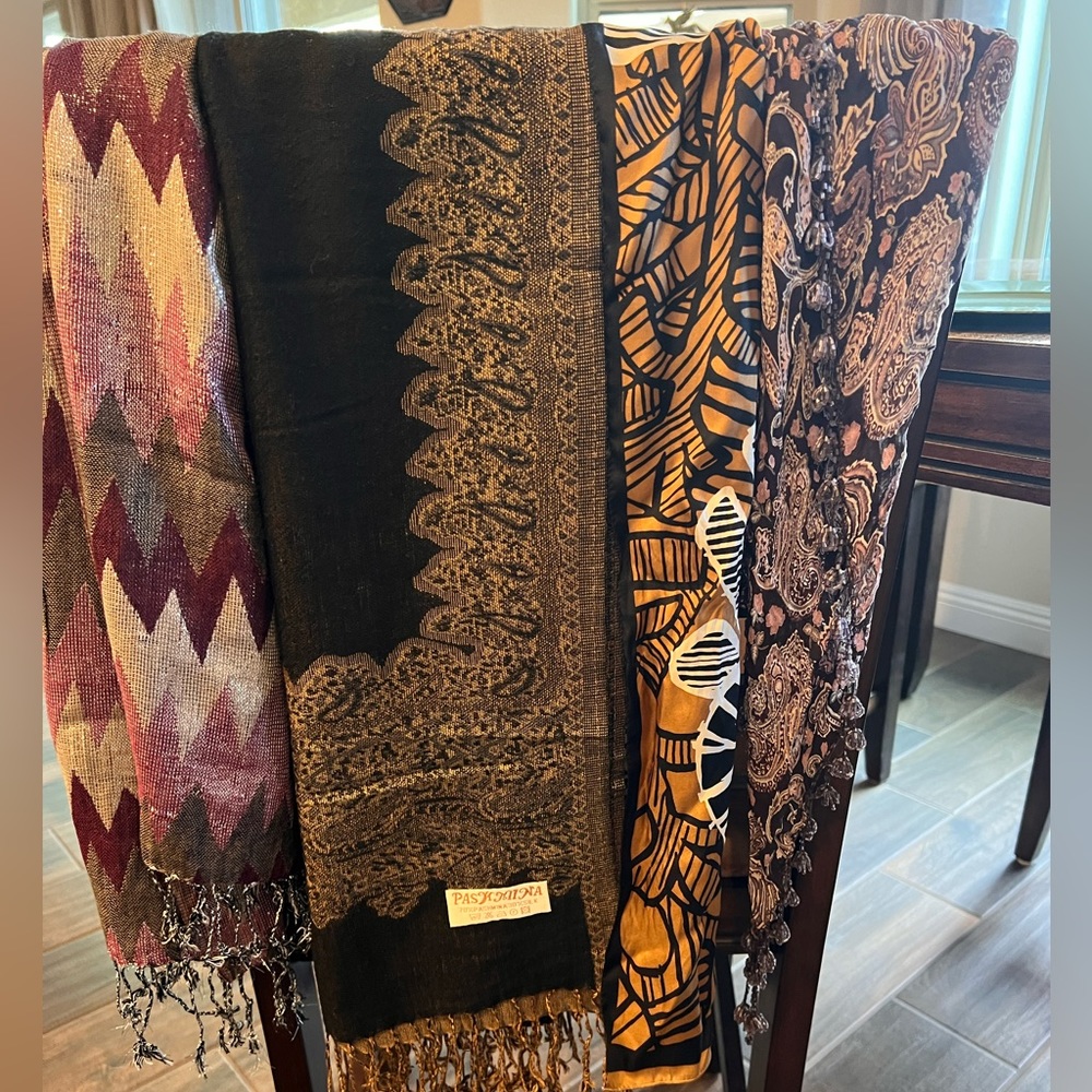4 - FANTASTIC Winter Scarves (all for 1 price)
